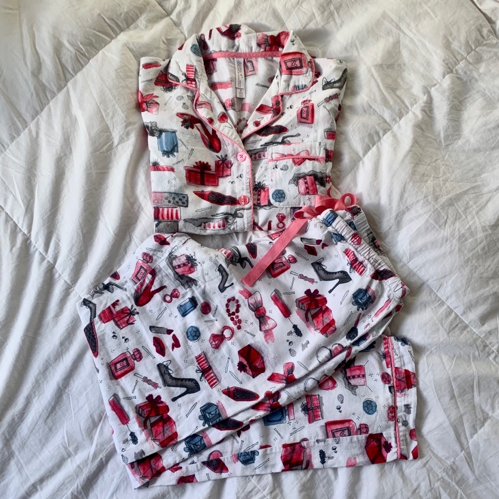 SOLD. - GILLIAN & O’MALLEY Pajama Set